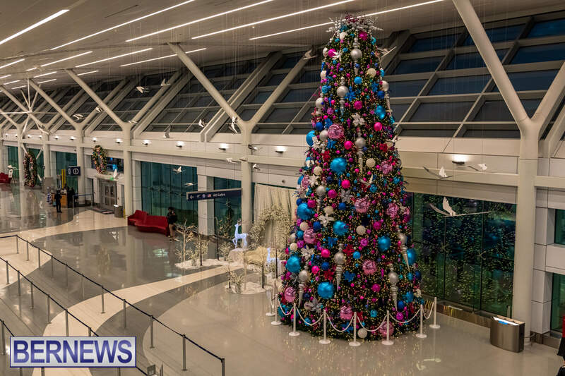 3 - Holiday Spirit At The Airport Top 10 Photos of Day [December 2023]