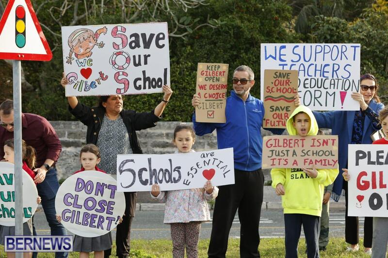 Trimingham Hill Roundabout Demonstration Bermuda Feb 2025 (3)