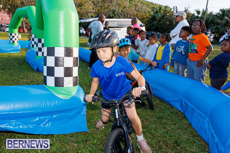 Charitable Kites For Kids Event Bermuda April 2025 (11)