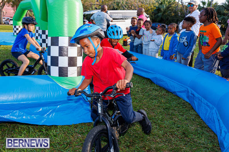 Charitable Kites For Kids Event Bermuda April 2025 (17)