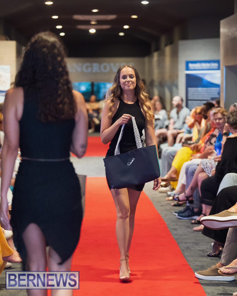 Fashion Fusion Bermudas meets France Bermuda May 30, 2025 AW-117