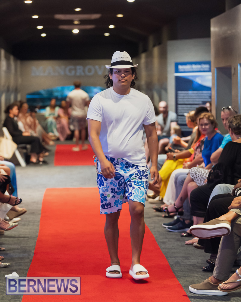 Fashion Fusion Bermudas meets France Bermuda May 30, 2025 AW-122