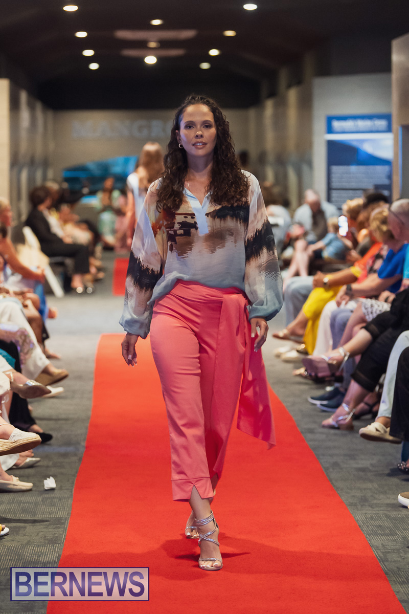 Fashion Fusion Bermudas meets France Bermuda May 30, 2025 AW-160