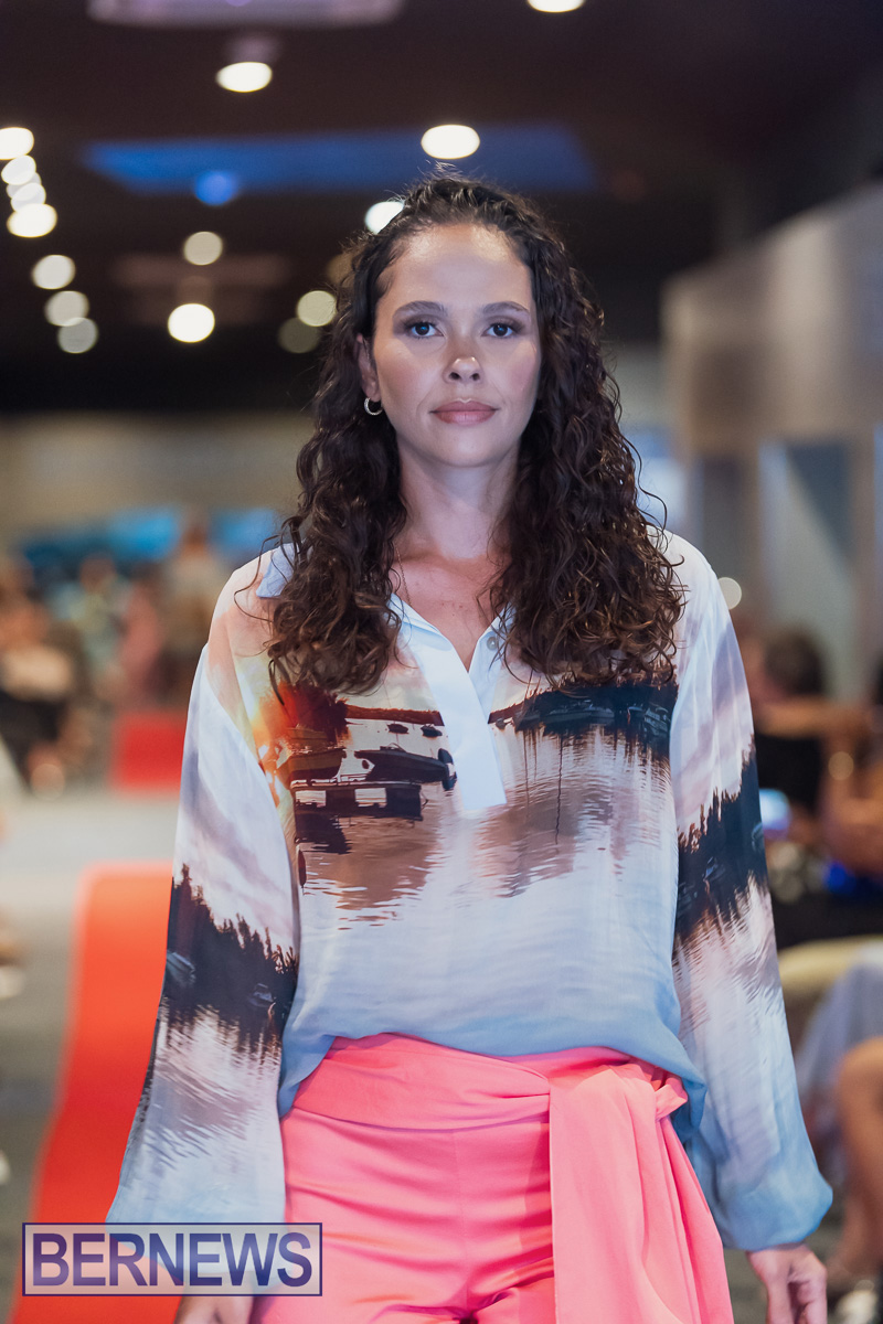 Fashion Fusion Bermudas meets France Bermuda May 30, 2025 AW-162