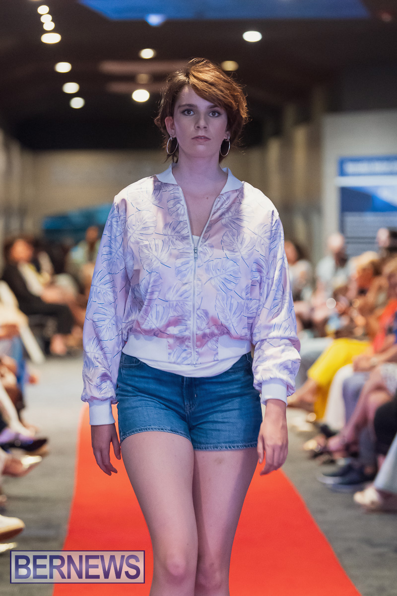 Fashion Fusion Bermudas meets France Bermuda May 30, 2025 AW-197