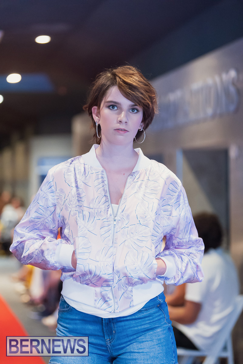 Fashion Fusion Bermudas meets France Bermuda May 30, 2025 AW-198