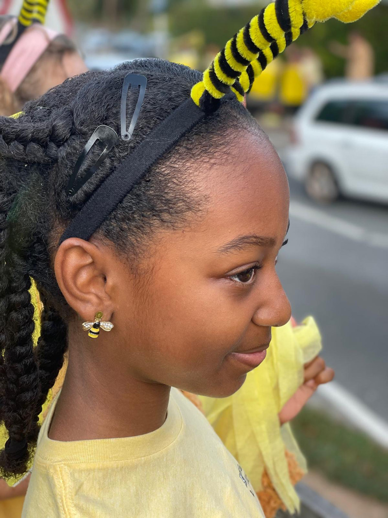 Warwick Academy WellBEEing Mental Health Drive By Wave By Bermuda May 2025 (28)