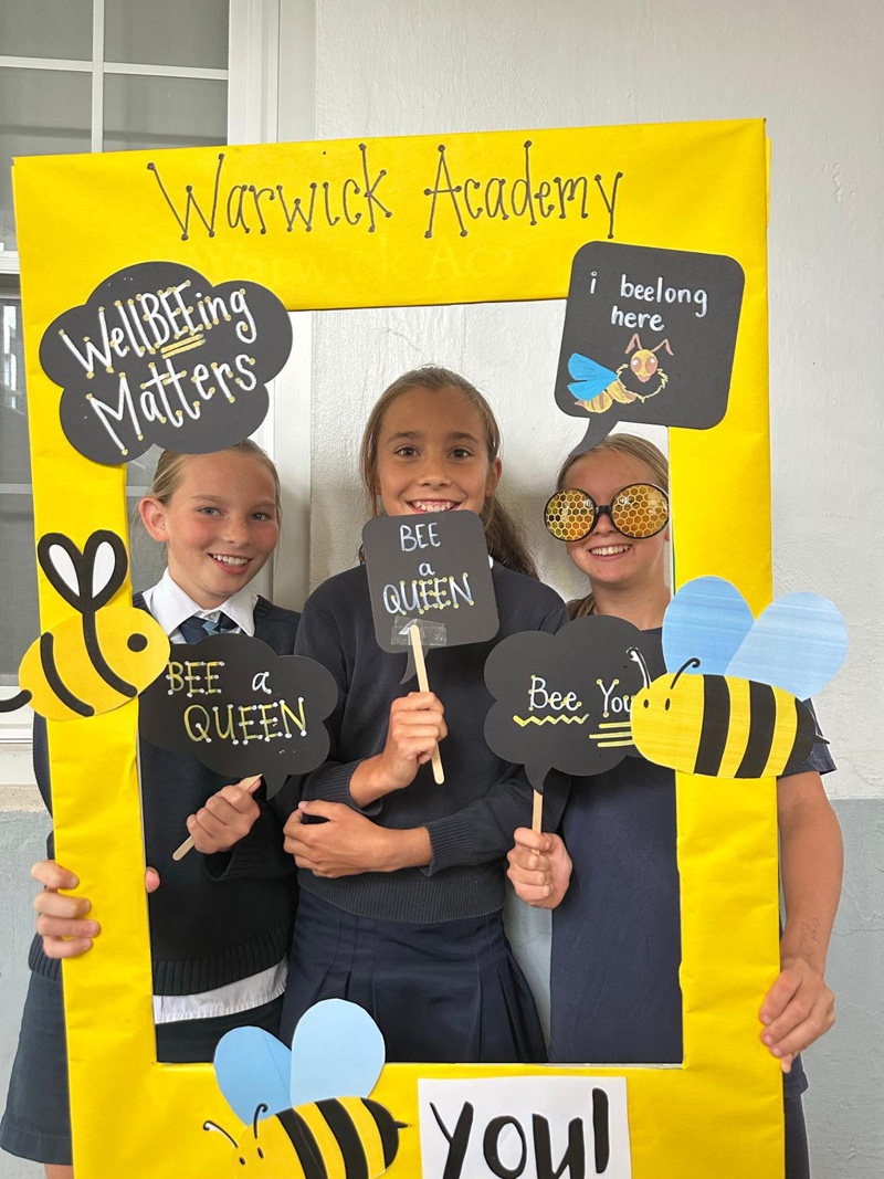 Warwick Academy WellBEEing Mental Health Drive By Wave By Bermuda May 2025 (4)