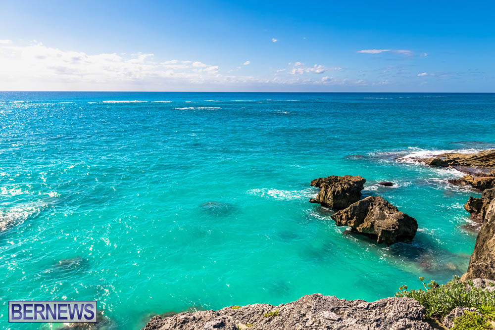 1 Shades of blue and turquoise where the horizon meets the sea