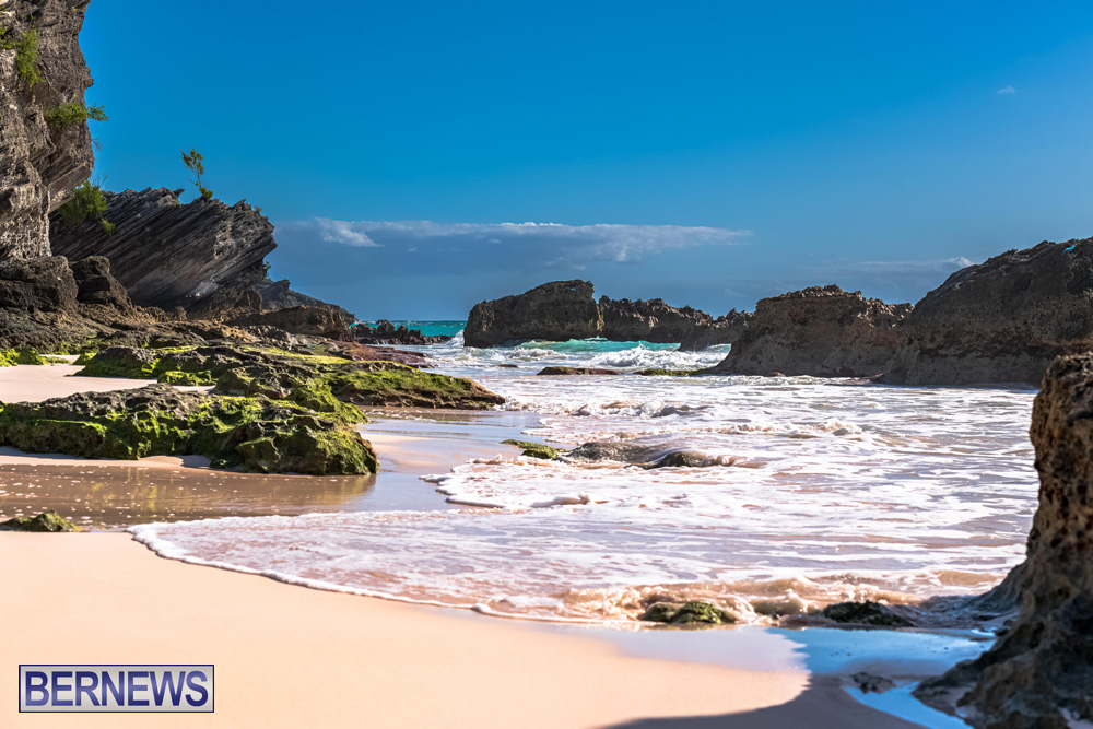 7 Soft waves roll in on the south shore