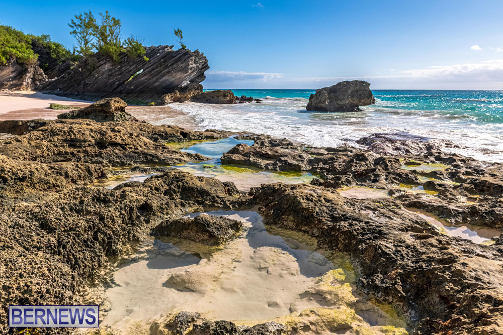 7 Waves softly roll in on the south shore