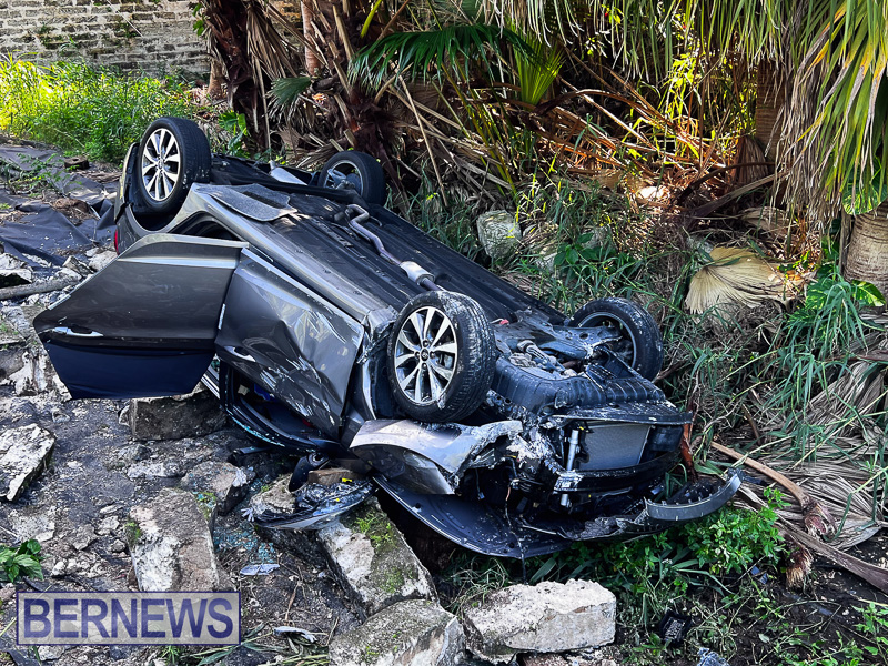 Car Overturned Tee Street Bermuda October 18 2025 AW-105