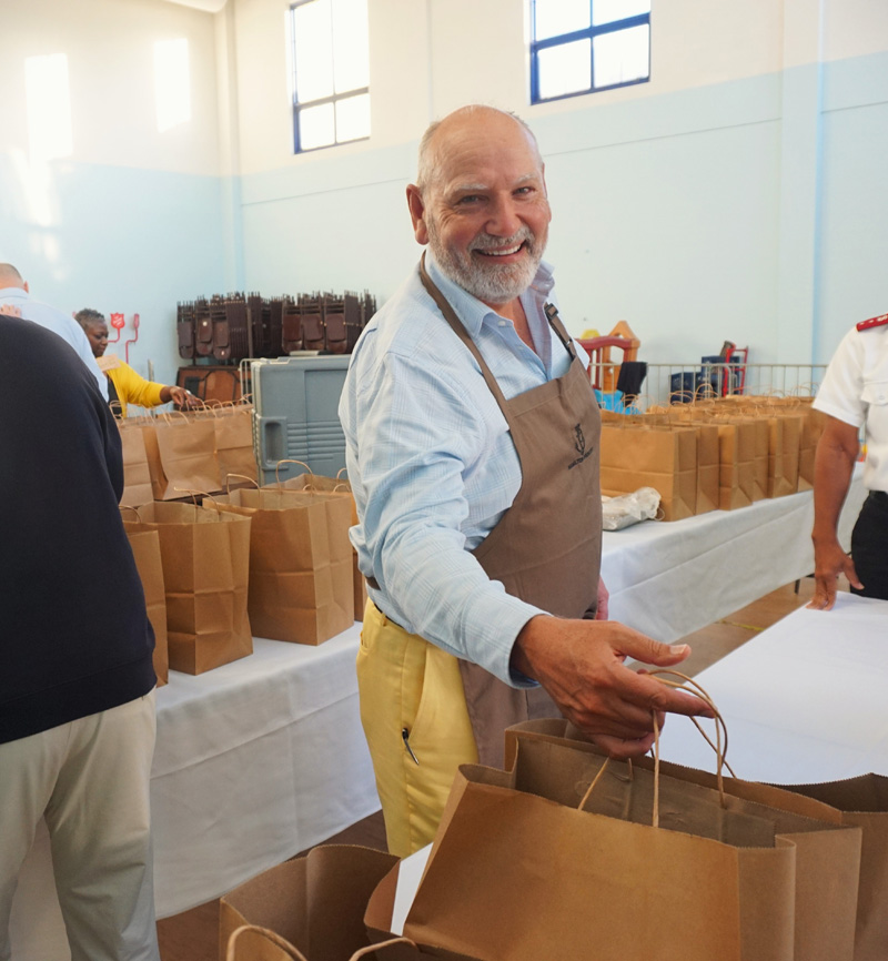 Hamilton Princess Salvation Army Thanksgiving Dinner Bermuda Nov 2025 (3)