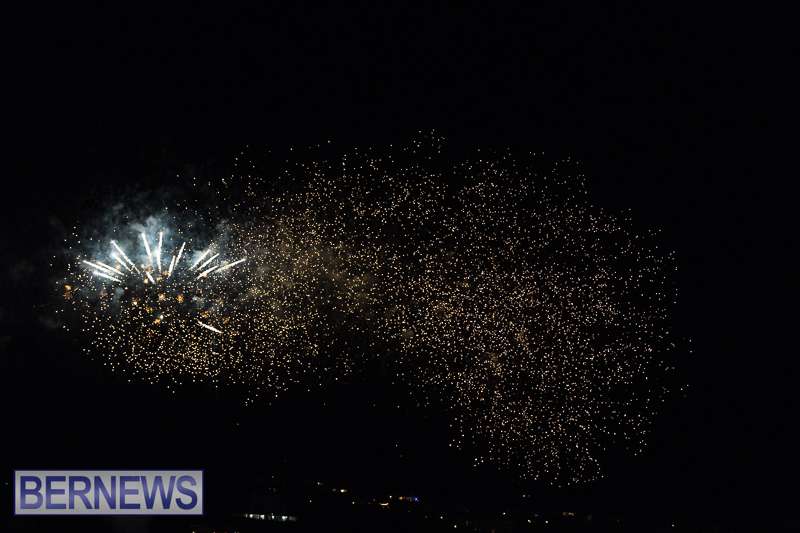 2025 MarketPlace Christmas Fireworks & Drone Show Bermuda Dec 2025 (1)