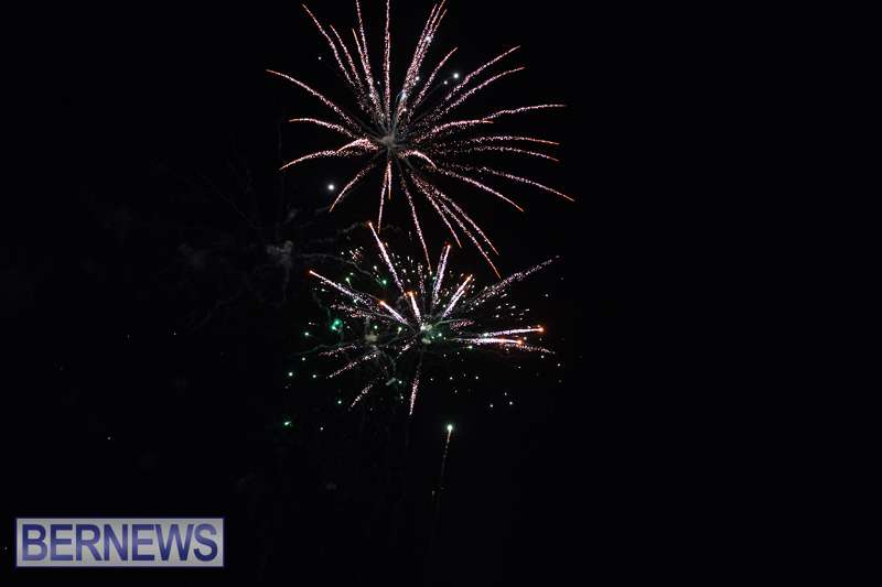 2025 MarketPlace Christmas Fireworks & Drone Show Bermuda Dec 2025 (48)