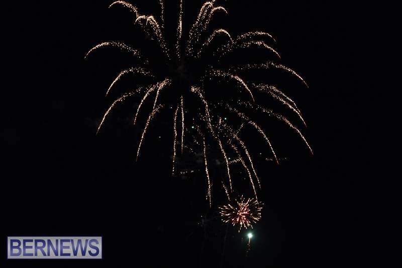 2025 MarketPlace Christmas Fireworks & Drone Show Bermuda Dec 2025 (49)
