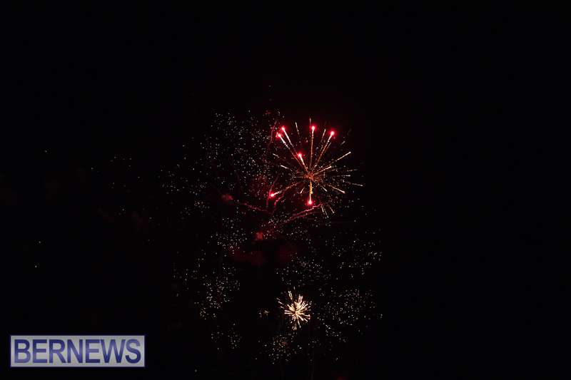 2025 MarketPlace Christmas Fireworks & Drone Show Bermuda Dec 2025 (51)