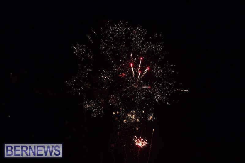 2025 MarketPlace Christmas Fireworks & Drone Show Bermuda Dec 2025 (52)