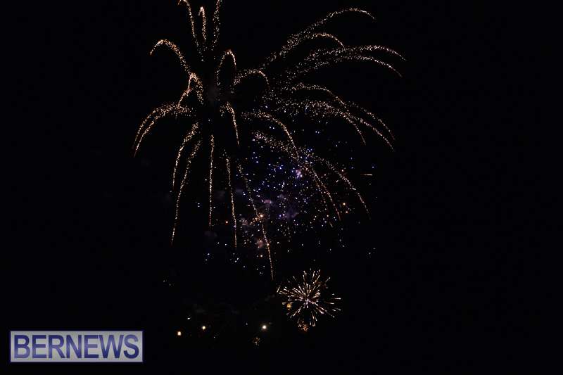 2025 MarketPlace Christmas Fireworks & Drone Show Bermuda Dec 2025 (53)