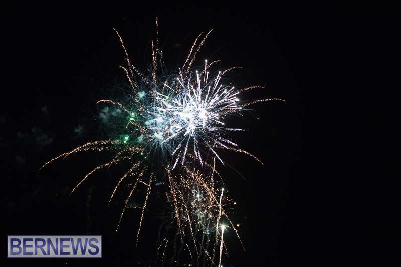 2025 MarketPlace Christmas Fireworks & Drone Show Bermuda Dec 2025 (54)