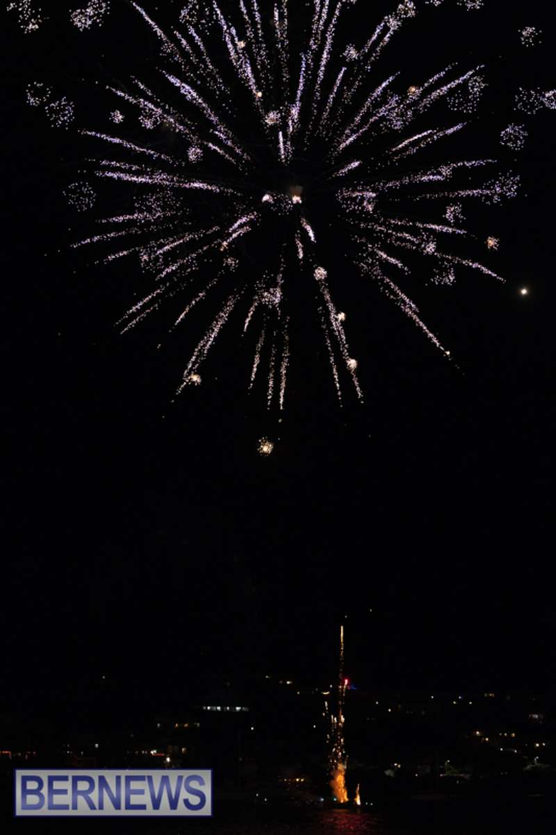 2025 MarketPlace Christmas Fireworks & Drone Show Bermuda Dec 2025 (56)