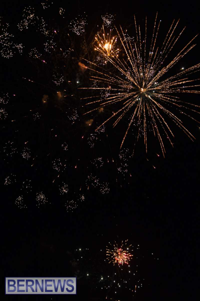 2025 MarketPlace Christmas Fireworks & Drone Show Bermuda Dec 2025 (57)