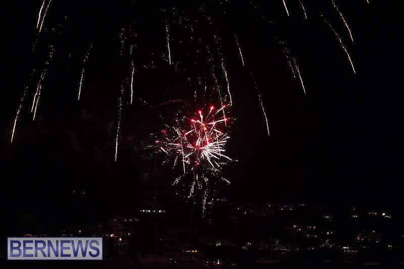 2025 MarketPlace Christmas Fireworks & Drone Show Bermuda Dec 2025 (60)