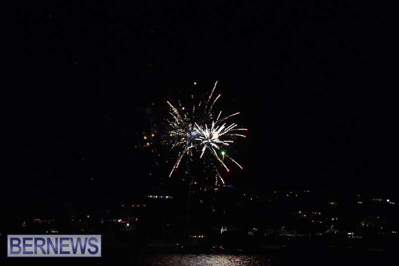 2025 MarketPlace Christmas Fireworks & Drone Show Bermuda Dec 2025 (61)