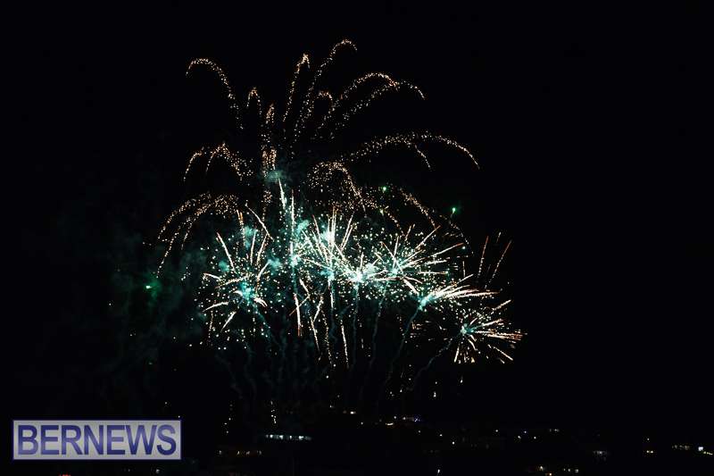 2025 MarketPlace Christmas Fireworks & Drone Show Bermuda Dec 2025 (62)