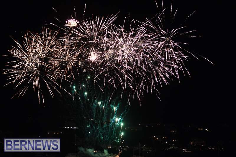 2025 MarketPlace Christmas Fireworks & Drone Show Bermuda Dec 2025 (64)