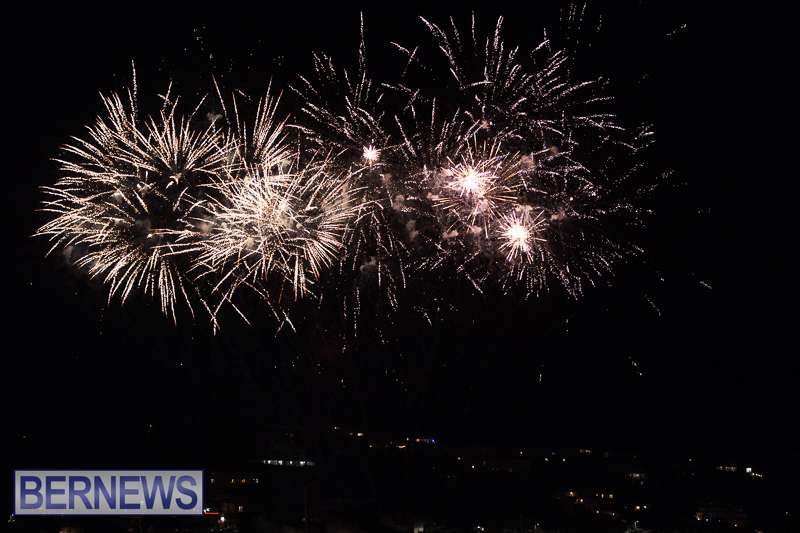 2025 MarketPlace Christmas Fireworks & Drone Show Bermuda Dec 2025 (65)