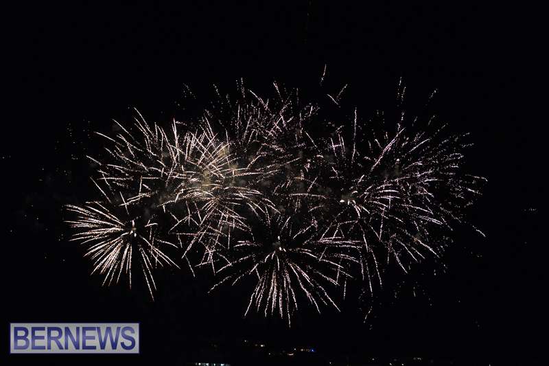 2025 MarketPlace Christmas Fireworks & Drone Show Bermuda Dec 2025 (66)