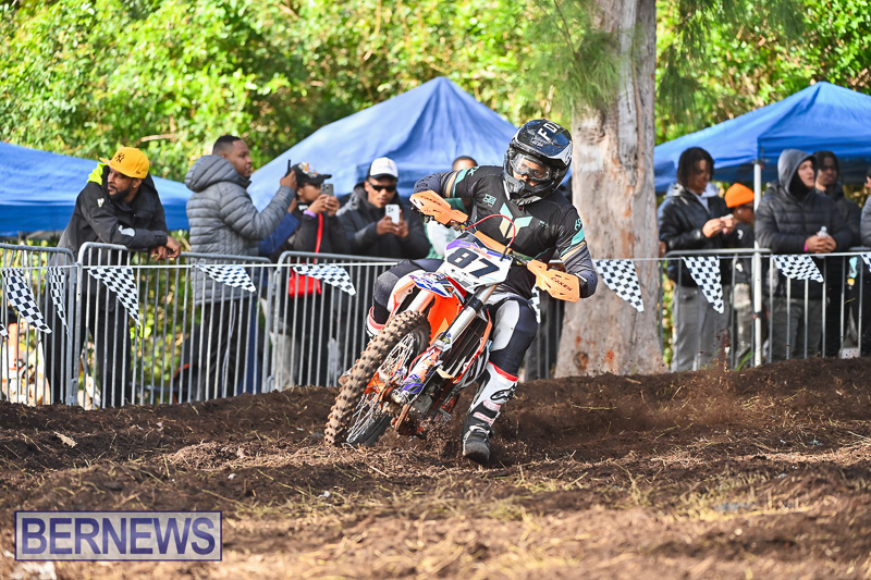 Scrambling Coney Island Bermuda Dec 28 2025 AW-140