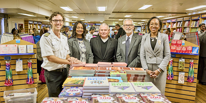 Ministers Attend Floating Bookfair Opening