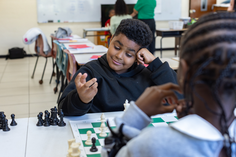 16559_0400_GV_Minister Caesar visit SOMERSET PRIMARY CHESS CLUB_JG-24 Bermuda April 6 2026