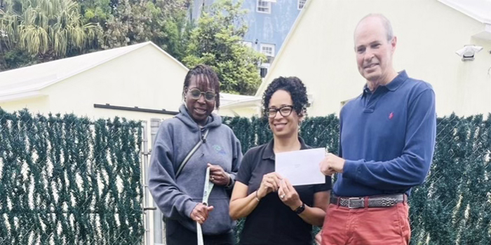 Golfers Donate $5,725 To Bermuda SPCA